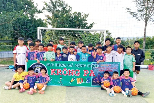 Khi tình yêu bóng đá lan tỏa ở cộng đồng