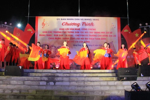 Ấn tượng chương trình văn nghệ chào mừng thành công Đại hội XIV của Đảng tại Mang Yang.