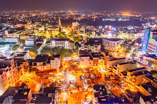 Phát triển kinh tế đêm ở đô thị trung tâm phía Tây tỉnh: Mở trục tăng trưởng mới