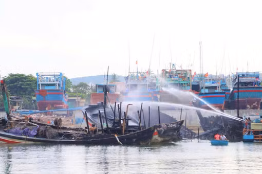 Hai vụ cháy tàu cá, gióng hồi chuông cảnh báo