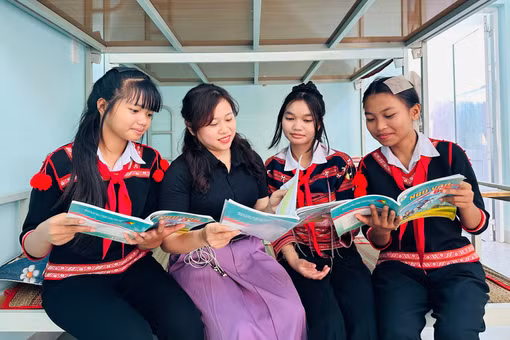 Ðầu tư trường lớp, nhà nội trú cho học sinh vùng khó