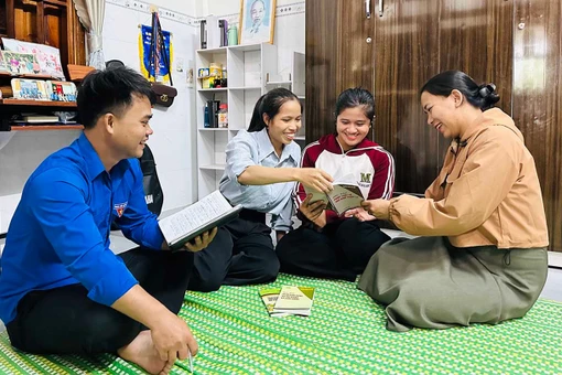 Phát huy vai trò đảng viên trẻ người dân tộc thiểu số