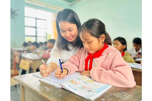 Vượt khó gieo chữ ở vùng cao Krong