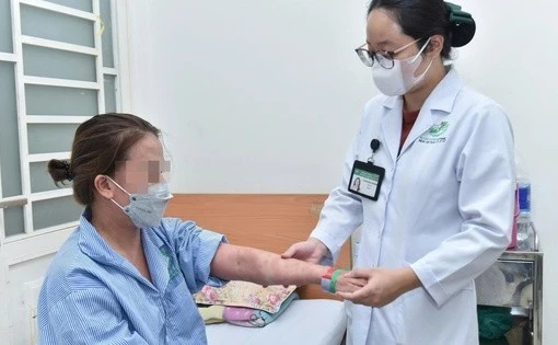 Một phụ nữ suýt chết khi uống collagen, thuốc giảm cân mua trên mạng