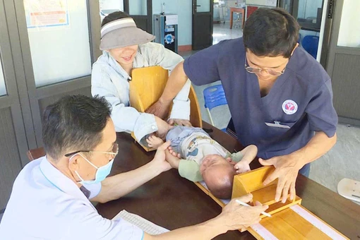 Phòng chống suy dinh dưỡng trẻ em vùng dân tộc thiểu số: Triển khai đồng bộ nhiều giải pháp