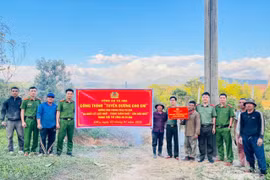 Công an xã Hra thực hiện công trình “Tuyến đường cho em” tại làng Kon Hoa và Kon Chrah