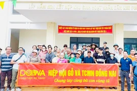 hiep-hoi-go-dong-nai-den-gia-lai-tang-qua