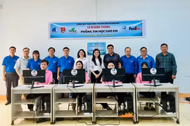 Chư Sê: Bàn giao công trình “Phòng Tin học cho em” tại Trường Trung học phổ thông Trần Cao Vân