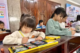 50 thiếu nhi tham gia hoạt động vẽ tranh với chủ đề “Tổ quốc trong tim em”