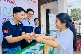 Nhóm từ thiện Fly To Sky phát động chương trình “Đổi sách lấy cây”