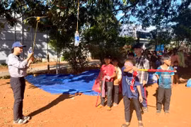 Mang niềm vui đến với người dân vùng khó dịp cuối năm