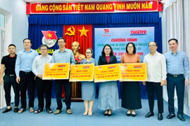 Báo Tuổi trẻ Thủ đô tặng 4 trường học ở tỉnh Gia Lai 200 triệu đồng