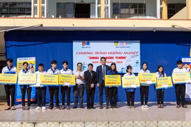 Hướng nghiệp với chủ đề “Định vị bản thân” cho học sinh Trường THPT Mạc Đĩnh Chi