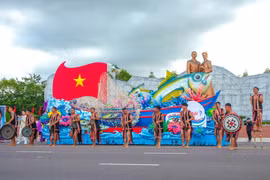 Phố biển Gia Lai ngân vang nhịp cồng chiêng