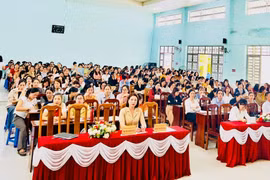 Phường Thống Nhất bồi dưỡng chính trị hè cho 308 cán bộ, giáo viên