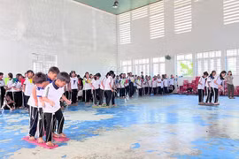 Học sinh dân tộc thiểu số xã Vĩnh Thạnh tham gia chương trình kỹ năng sống “Ước mơ em - Tương lai em”