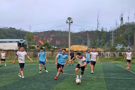 Thanh niên 2 tỉnh Gia Lai và Champasak giao hữu thể thao. Ảnh: ĐVCC