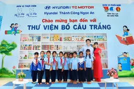 Tặng “Thư viện Bồ câu trắng” cho Trường Tiểu học Nguyễn Thị Minh Khai