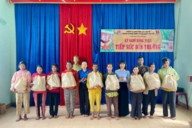 Đoàn xã Chư Sê tổ chức chiến dịch “Kỳ nghỉ hồng-Tiếp sức đến trường” tại làng Pan