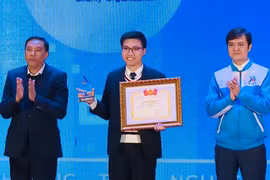 Nhóm từ thiện Fly To Sky nhận Giải thưởng Tình nguyện Quốc gia năm 2024