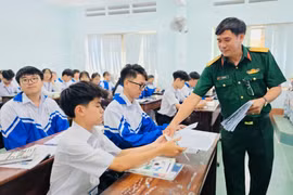 Tuyên truyền, hướng nghiệp, tuyển sinh quân sự cho hơn 500 học sinh Trường THPT Lê Lợi