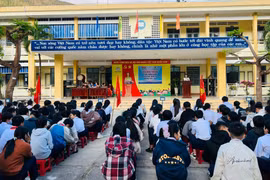 Quang cảnh chương trình tư vấn, hướng nghiệp cho đội viên Trường THCS Ghềnh Ráng. Ảnh: M.N