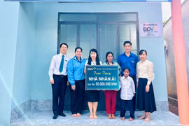 Bàn giao ngôi nhà “Khăn quàng đỏ” cho thiếu nhi khó khăn ở xã Ia Ka