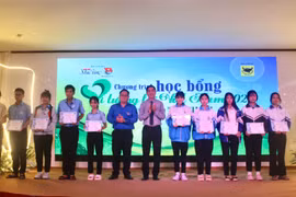  40 học sinh THPT của tỉnh Gia Lai nhận học bổng “Vì tương lai Việt Nam”
