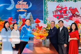 Thường trực Hội LHTN Việt Nam tỉnh Gia Lai thăm và chúc mừng các cơ sở tôn giáo nhân dịp Lễ Giáng sinh