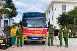 Trại giam Gia Trung quyên góp nhu yếu phẩm hỗ trợ đồng bào vùng lũ