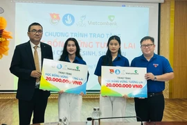 Tặng 19 suất học bổng “Vững tương lai” cho học sinh, sinh viên Gia Lai