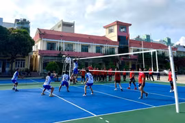 Các đội thi đấu đầy quyết tâm để mang về thành tích cho đơn vị. Ảnh: M.N