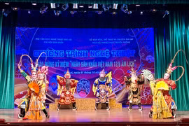 Tổ chức chương trình nghệ thuật chào mừng kỷ niệm 15 năm Ngày Sân khấu Việt Nam