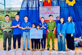 Tổ chức chương trình “Hơi ấm sẻ chia-Ươm mầm khát vọng” tại xã Ia Hrú