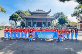 60 đội viên Trường Tiểu học Chu Văn An tham gia hành trình “Theo bước chân những người anh hùng”