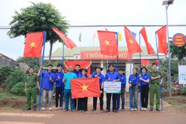 Tặng công trình “Thắp sáng vùng biên” cho xã biên giới Ia Nan