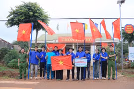 Tặng công trình “Thắp sáng vùng biên” cho xã biên giới Ia Nan