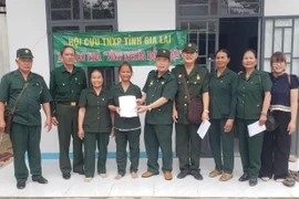 Bàn giao nhà “Tình nghĩa đồng đội” cho cựu thanh niên xung phong ở xã Chư A Thai