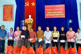 Gia Lai: Tặng 190 suất quà cho người khuyết tật, trẻ em mồ côi