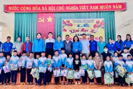 Tặng 250 suất quà cho học sinh xã Ia Kênh