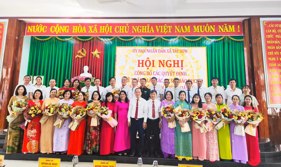 xa-tay-son-kien-toan-can-bo-quan-ly-6-truong-hoc-sau-sap-xep1.jpg