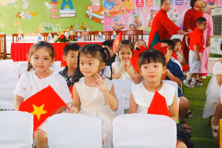 ron-rang-ngay-hoi-den-truong-cua-tre10.jpg