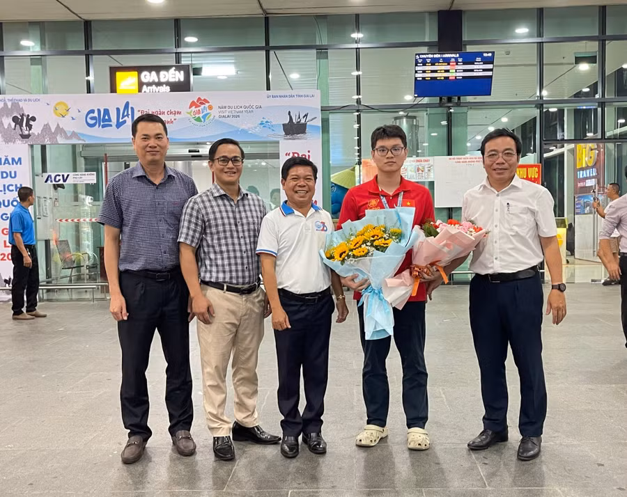 don-nam-sinh-doat-huy-chuong-bac-vat-ly-chau-au-tro-ve.jpg