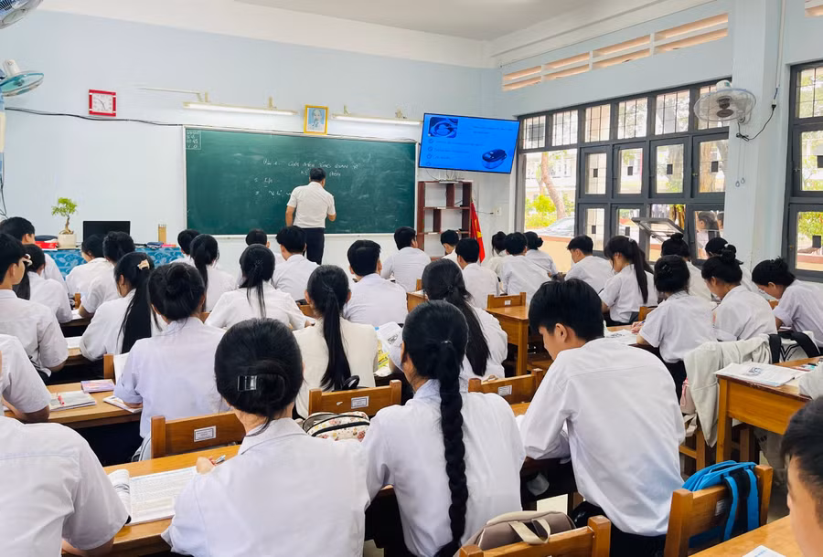day-them-trong-nha-trong-khong-duoc-thu-tien.jpg