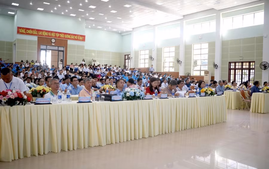 hoi-thao-quoc-te-toan-hoc-mien-trung-tay-nguyen2.jpg