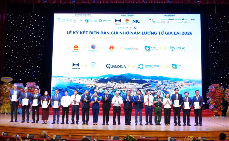 khai-mac-nam-luong-tu-gia-lai-va-trao-giai-cuoc-thi-hackathon-quoc-te-ve-tinh-toan-luong-tu4.jpg