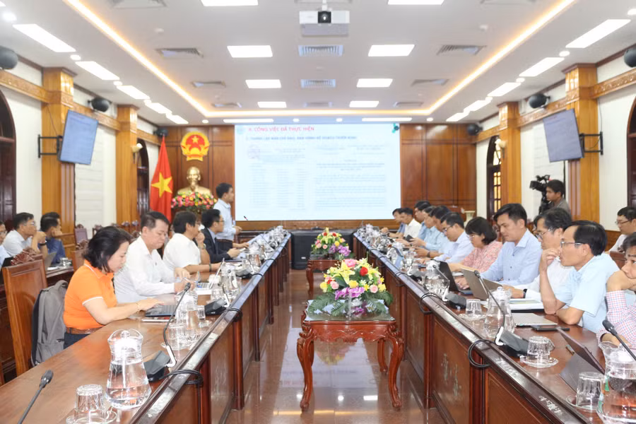 ubnd-tinh-lam-viec-cac-truong-dai-hoc-ve-cong-nghiep-ban-dan-va-tri-tue-nhan-tao2.jpg