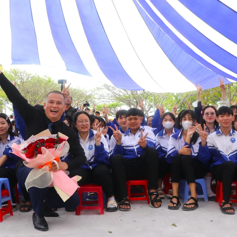 Chương trình “Đánh thức khát vọng tuổi trẻ”: Truyền cảm hứng cho đoàn viên thanh niên và học sinh Đak Pơ. Ảnh: Ngọc Minh