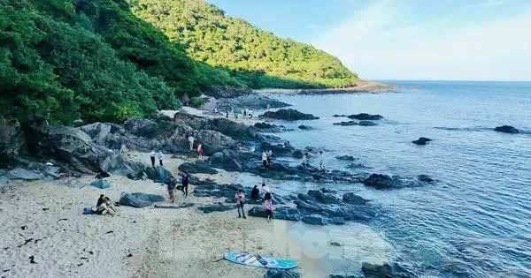 Đà Nẵng: Khám phá Ghềnh Bàng hoang sơ, ẩn mình ở bán đảo Sơn Trà