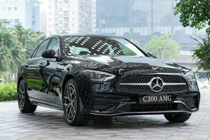 Mercedes-Benz C300 AMG: Mẫu xe sang có giá trên 2 tỷ đồng trong tháng 10-2024